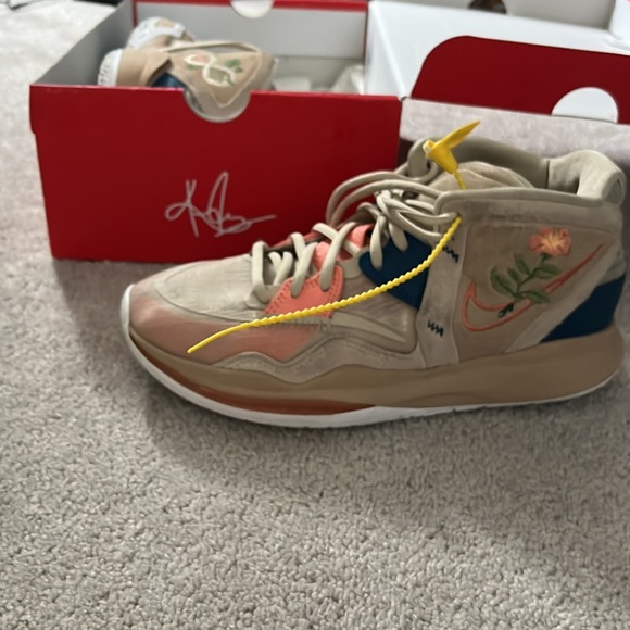 Great shoe comfortable great material like new 2022 Kyrie Infinity EP 'Floral - Picture 2 of 7